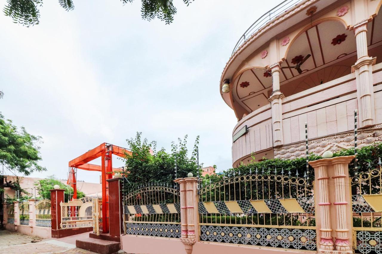 Spot On 60838 Shri Giriraj Dham Hotel Govardhan Buitenkant foto
